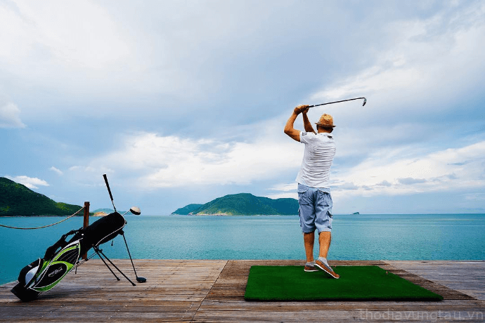 Đánh golf tại Six Senses Côn Đảo