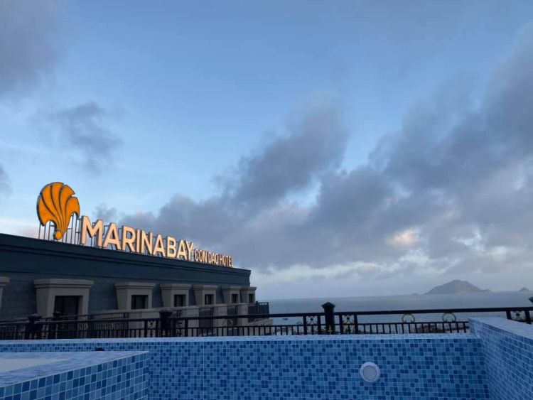 Marina Bay Côn Đảo Hotel hồ bơi vô cực