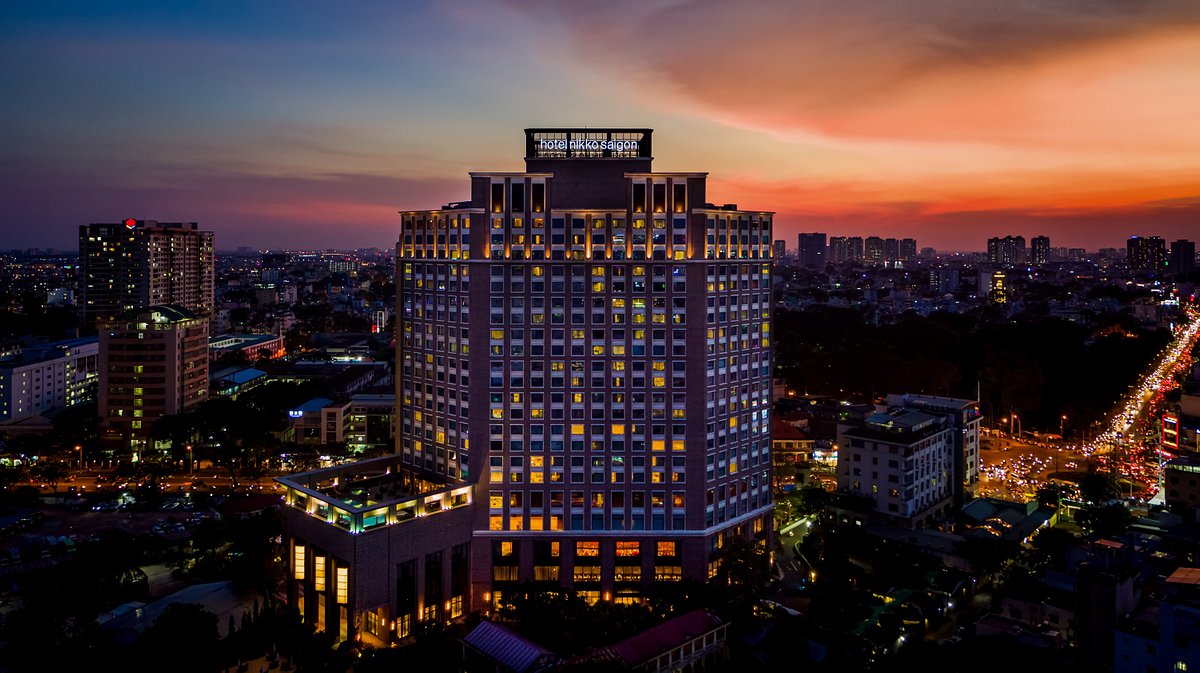 Khách sạn Nikko Sài Gòn sừng sững nổi bật giữa quận 1